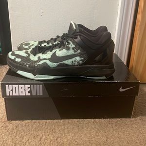 Kobe 7 VII Poison Dart Frog Mint Size 11